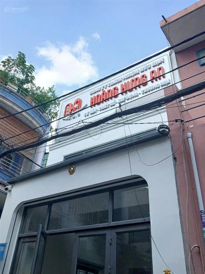 Căn góc xe hơi quay đầu  xe vào trong nhà full nội thất giáp tân bình