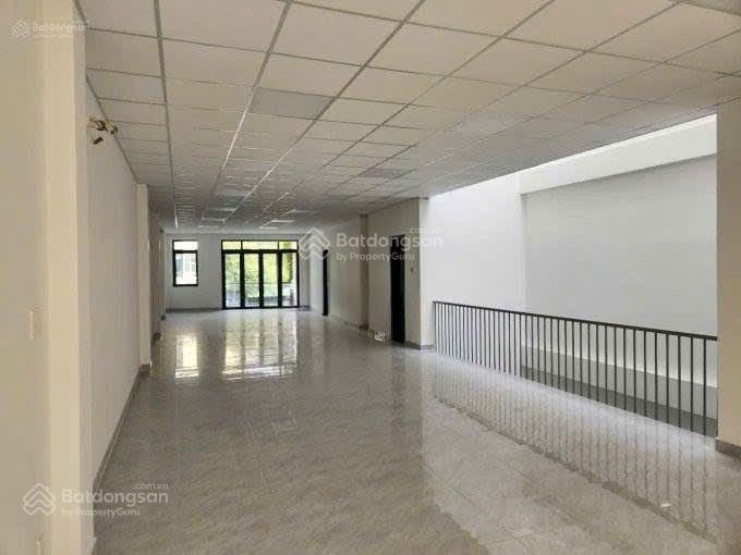 Toà nhà mặt tiền đường lê trọng tấn giáp tân bình  sân bay  etown  đường lưu thông đông đúc