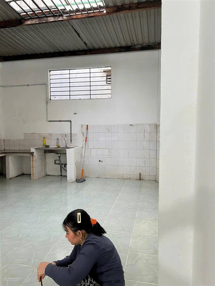 Hẻm xe hơi  4,5*30m dương đức hiền giáp tân bình