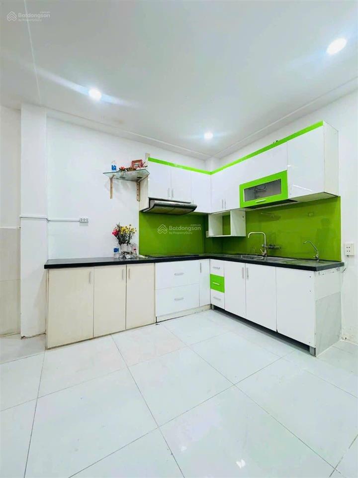 4,2m x 10,5m 2 tầng giáp tân bình  đh công thương  sân bay  etown  aeon