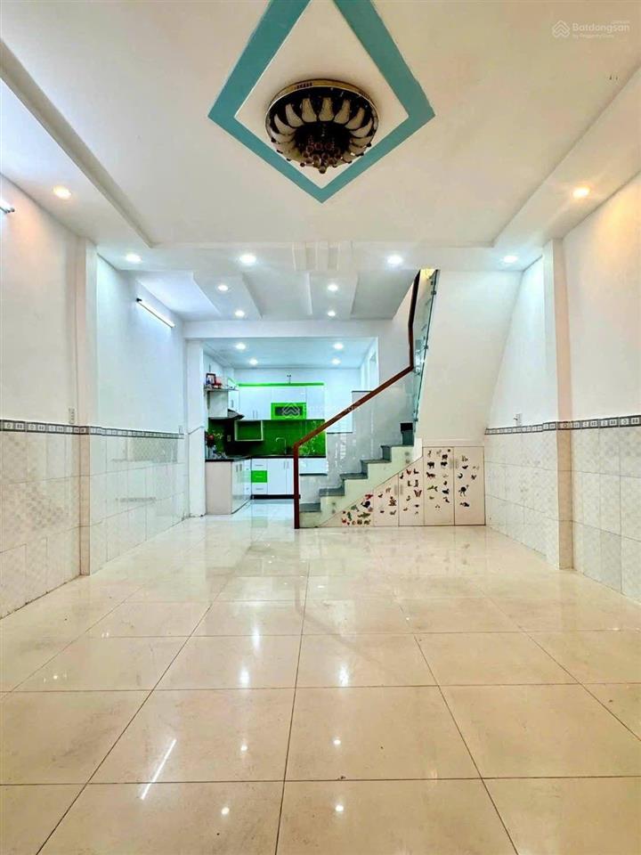 4,2m x 10,5m 2 tầng giáp tân bình  đh công thương  sân bay  etown  aeon