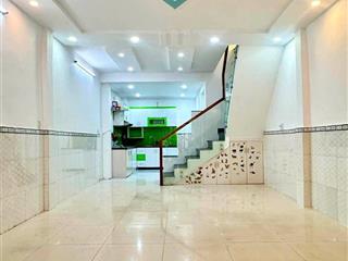 4,2m x 10,5m 2 tầng giáp tân bình  đh công thương  sân bay  etown  aeon