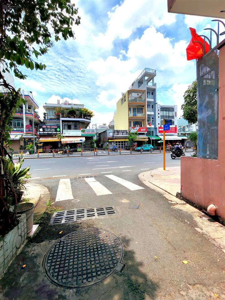 Bán nhà gần mặt tiền đường  aeon tân phú 4*9m giá thương lượng