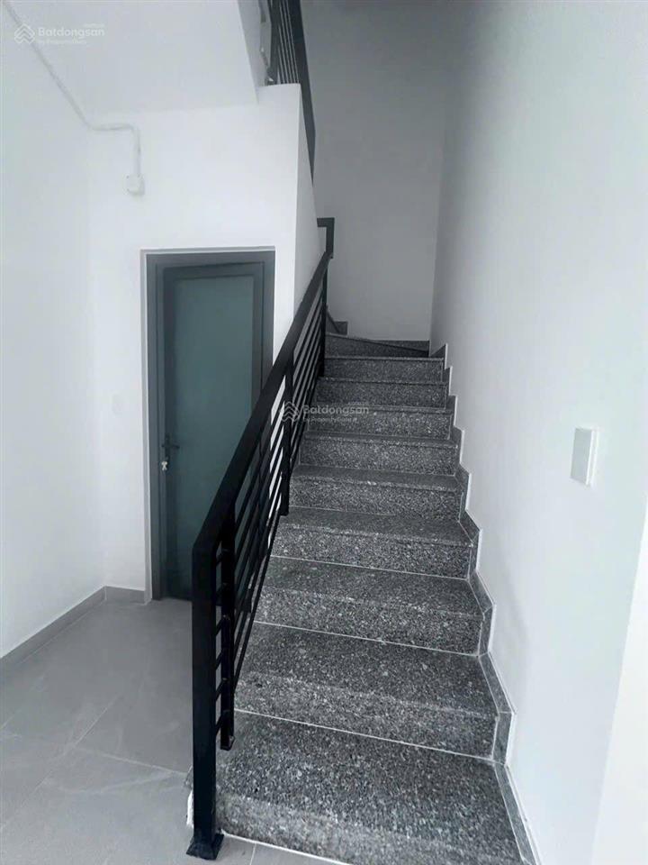 Cho thuê tòa nhà mặt tiền gò dầu 8*18m 1 trệt + 1 lửng + 4 lầu suốt  có thang máy
