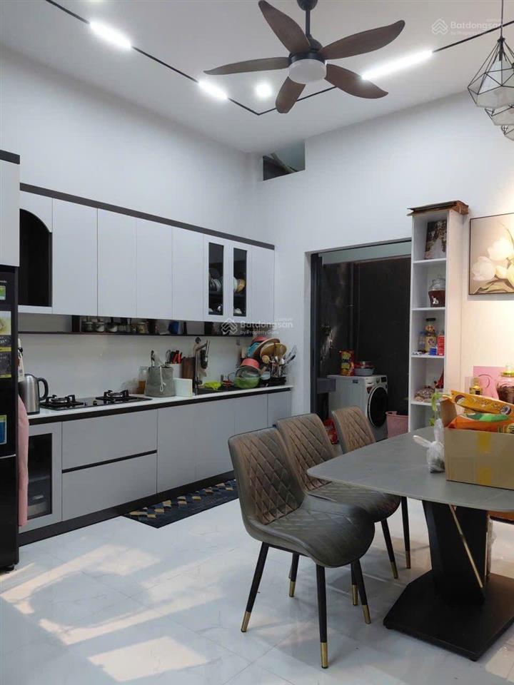 Nhà cho thuê có nội thất như hình 2 tầng 2pn2wc gần tân hương