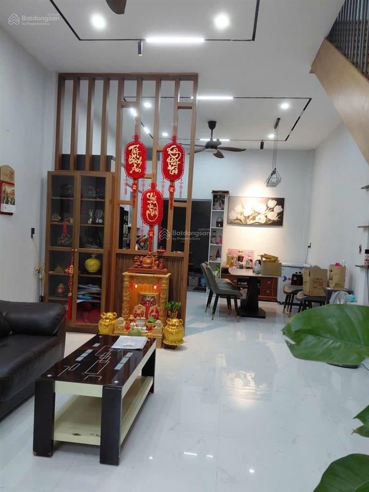 Nhà cho thuê có nội thất như hình 2 tầng 2pn2wc gần tân hương