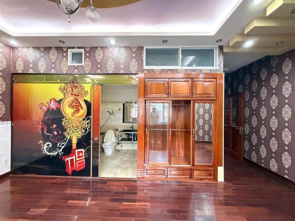 Biệt thự mặt tiền 7x27m 3 tầng 6pn7wc nguyễn hữu tiến gần aeon tân phú
