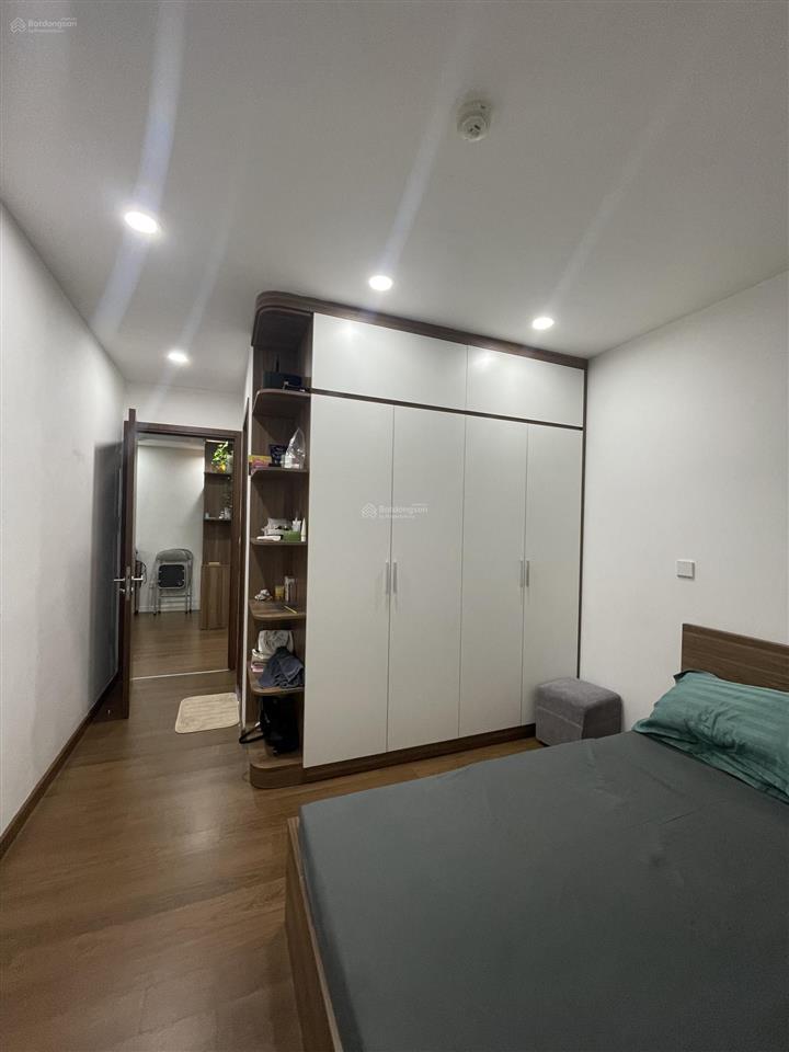 Bán căn hộ 57m2 tầng cao tòa a2