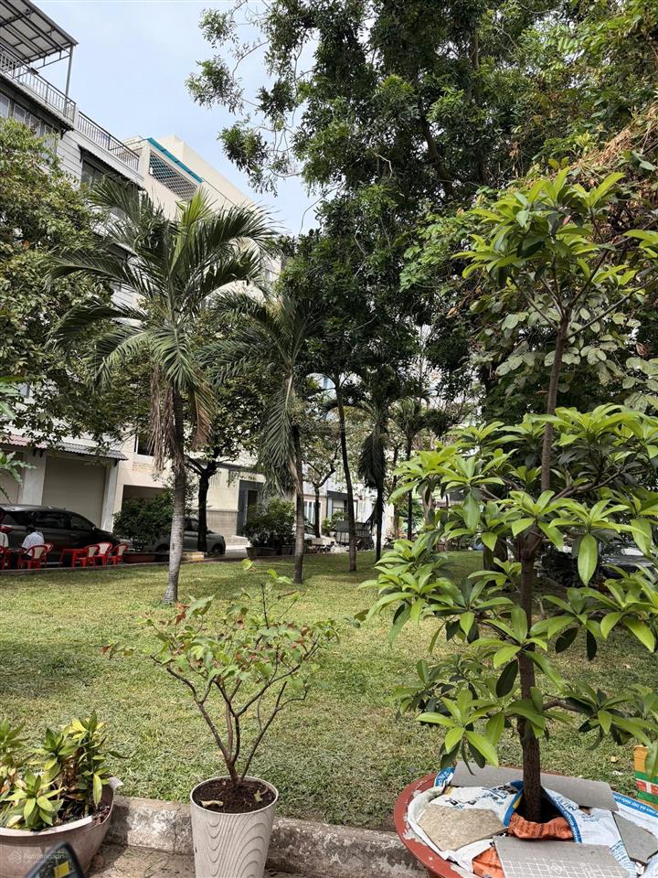 Bán nhà đường chợ lớn đối diện công viên, ngang 4 dài 16m, 2 tầng, nhà đẹp ở liền, 7 tỷ 9, quận 6