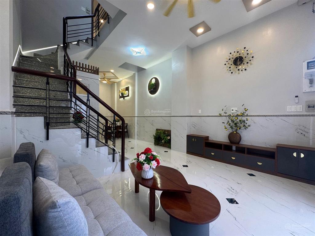Bán nhà mặt tiền khu bình phú 2 ngang 4m dài 10m 3 lầu nhà đẹp ở ngay chỉ 6 tỷ 9