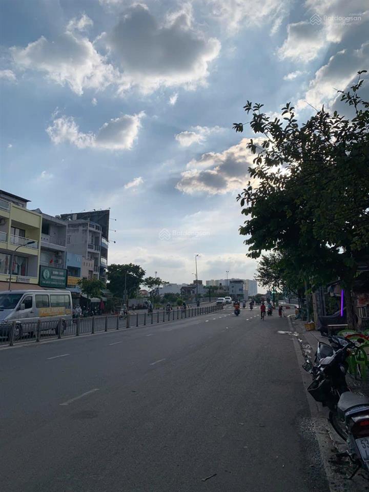 Bán nhà mặt tiền phạm văn chí ngang 5m5 dài 20m, nhà 2 tầng, giá 16 tỷ quận 6