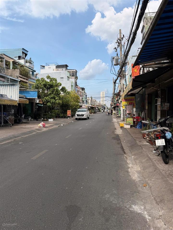 Bán nhà mặt tiền phan văn khoẻ ngang 3m5 dài 20m vuông vức 4 tầng chỉ 10 tỷ 5, quận 6