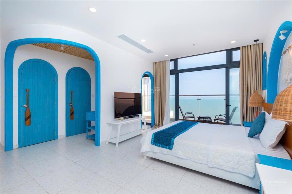 Penthouse duplex 300m2 cần bán gấp, để lại full nội thất như hình, view biển, căn góc.