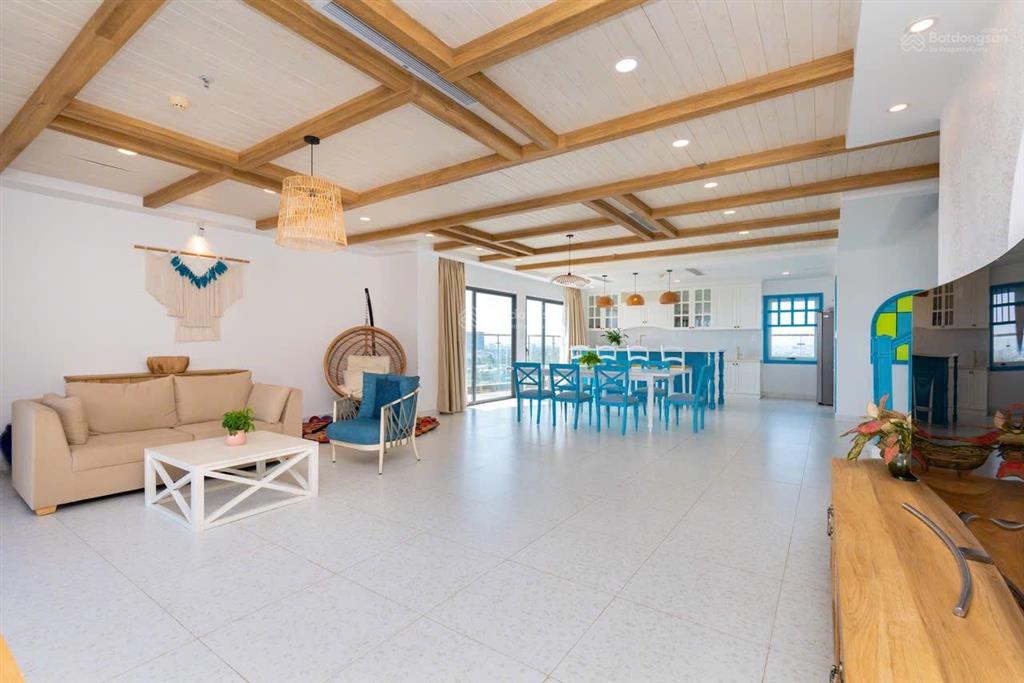 Penthouse duplex 300m2 cần bán gấp, để lại full nội thất như hình, view biển, căn góc.