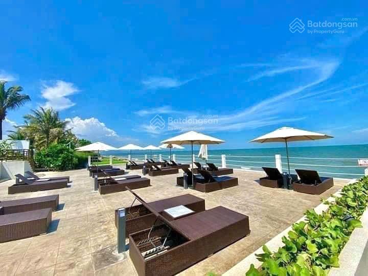 Penthouse duplex 300m2 cần bán gấp, để lại full nội thất như hình, view biển, căn góc.