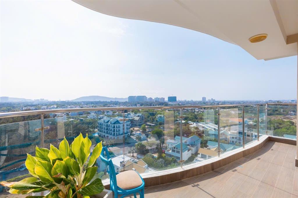 Penthouse duplex 300m2 cần bán gấp, để lại full nội thất như hình, view biển, căn góc.