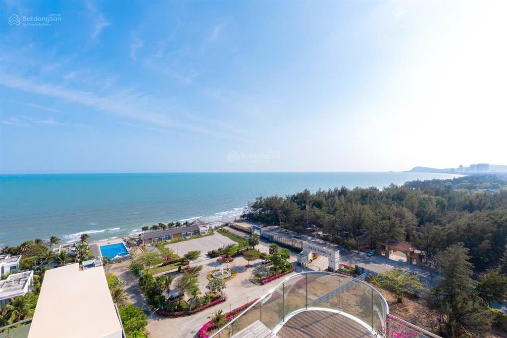 Penthouse duplex 300m2 cần bán gấp, để lại full nội thất như hình, view biển, căn góc.