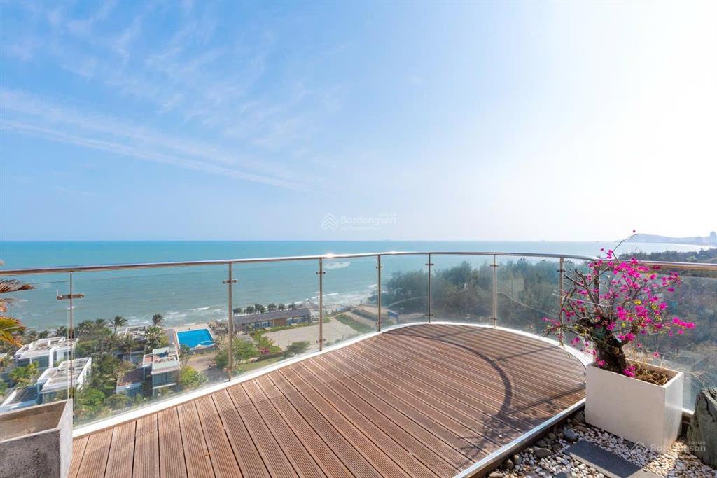 Penthouse duplex 300m2 cần bán gấp, để lại full nội thất như hình, view biển, căn góc.