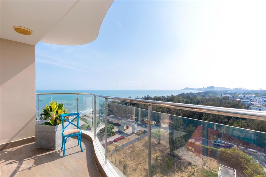 Penthouse duplex 300m2 cần bán gấp, để lại full nội thất như hình, view biển, căn góc.