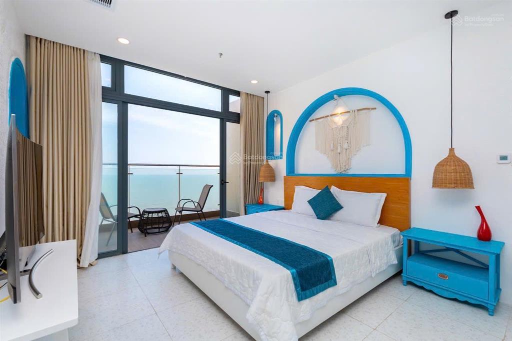 Penthouse duplex 300m2 cần bán gấp, để lại full nội thất như hình, view biển, căn góc.