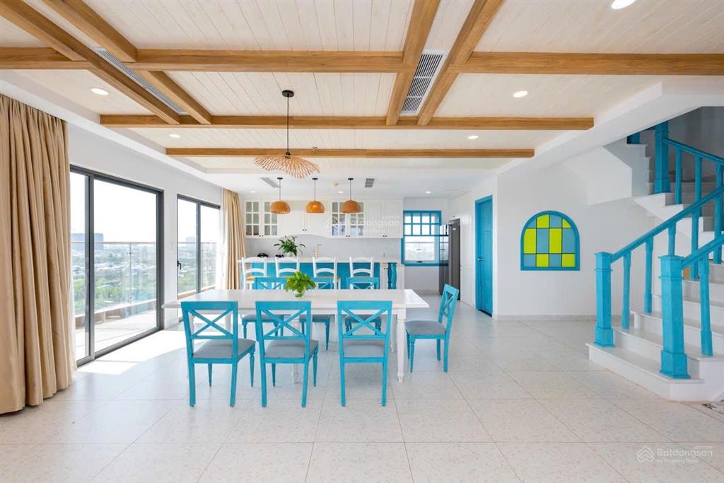 Penthouse duplex 300m2 cần bán gấp, để lại full nội thất như hình, view biển, căn góc.