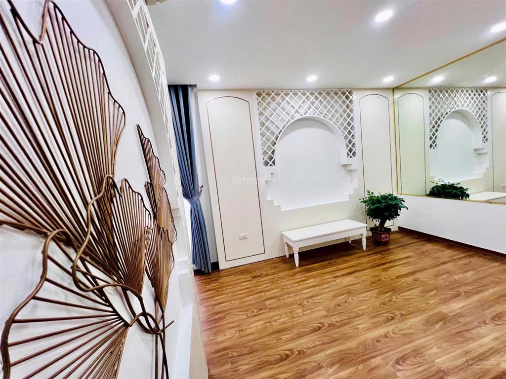 Chính chủ cần bán căn 3pn góc siêu đẹp hướng đông nam tòa centerpoint hoàng đạo thúy. 0336 903 ***