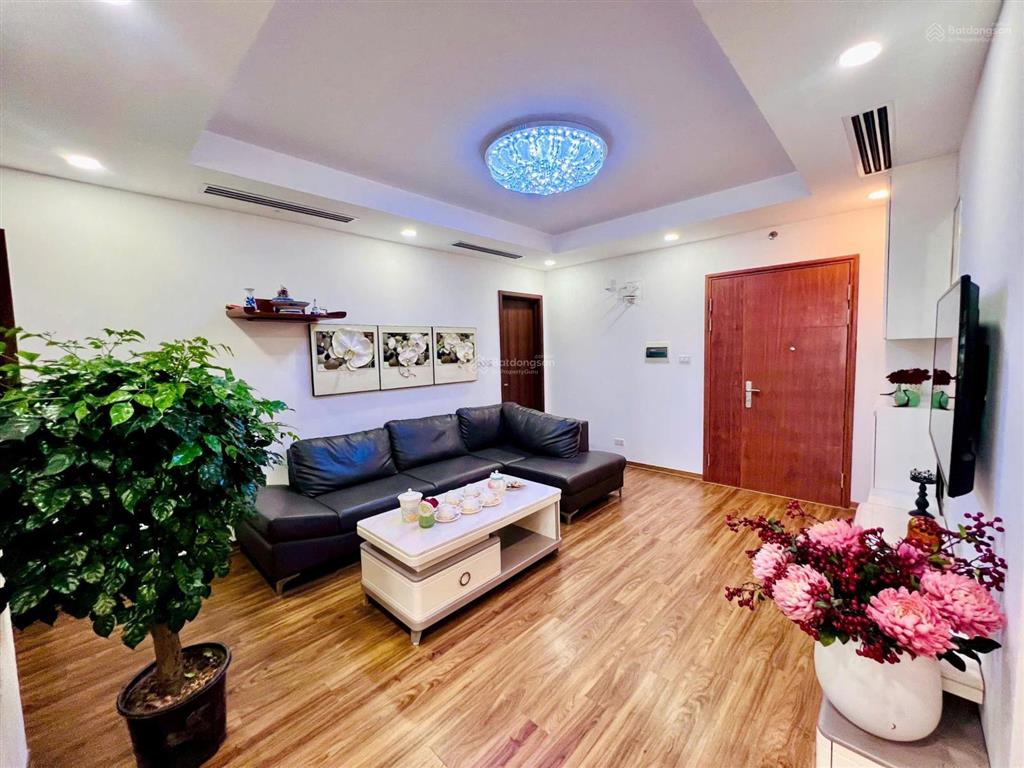 Chính chủ cần bán căn 3pn góc siêu đẹp hướng đông nam tòa centerpoint hoàng đạo thúy. 0336 903 ***