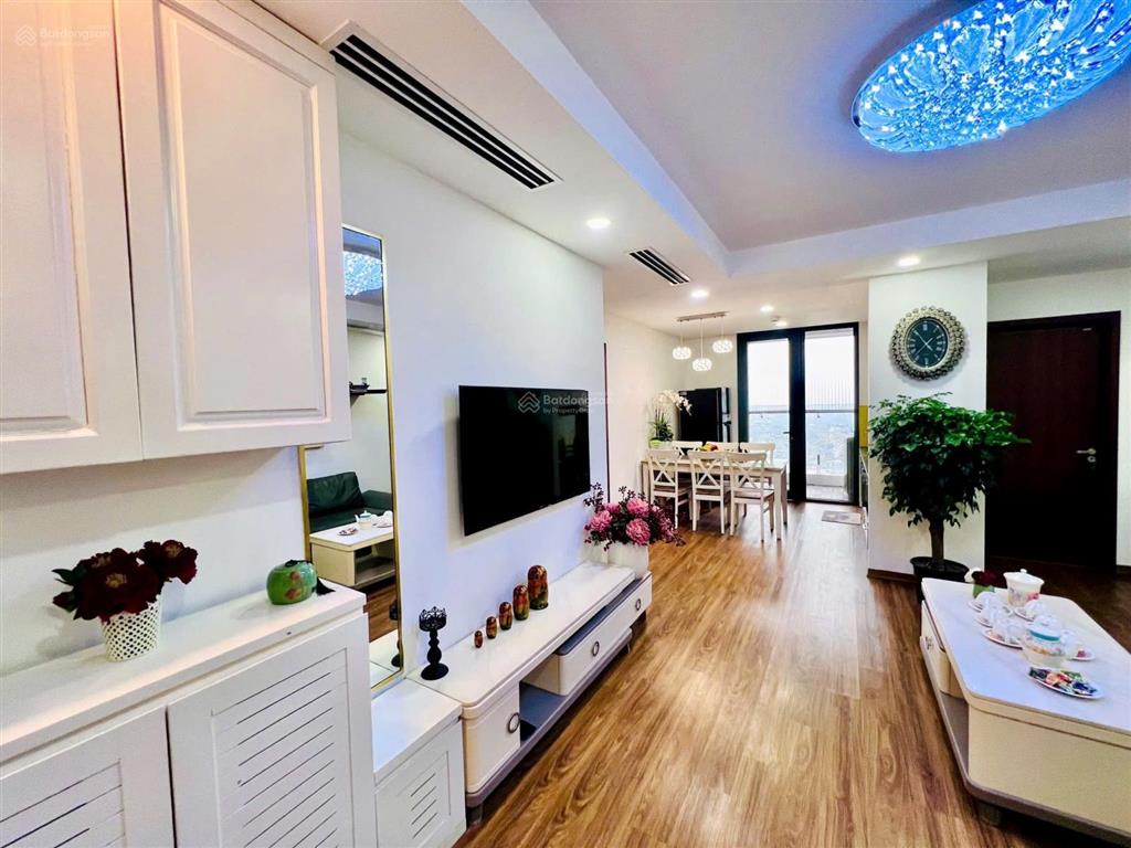 Chính chủ cần bán căn 3pn góc siêu đẹp hướng đông nam tòa centerpoint hoàng đạo thúy. 0336 903 ***