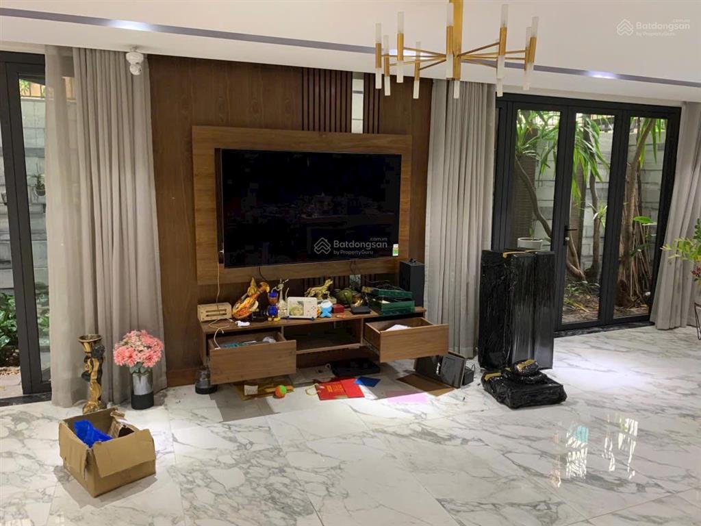 Cho thuê biệt thự view công viên kdc trung sơn. dt 10x20m, hầm 3 lầu, có thang máy  60 tr/tháng