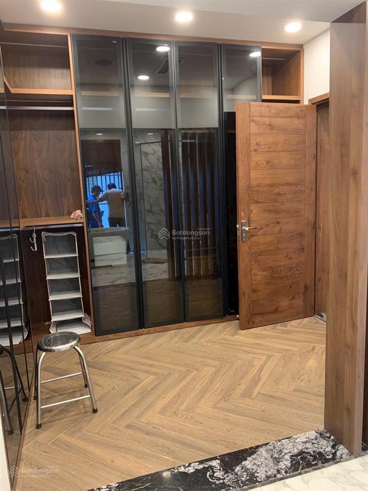 Cho thuê biệt thự view công viên kdc trung sơn. dt 10x20m, hầm 3 lầu, có thang máy  60 tr/tháng