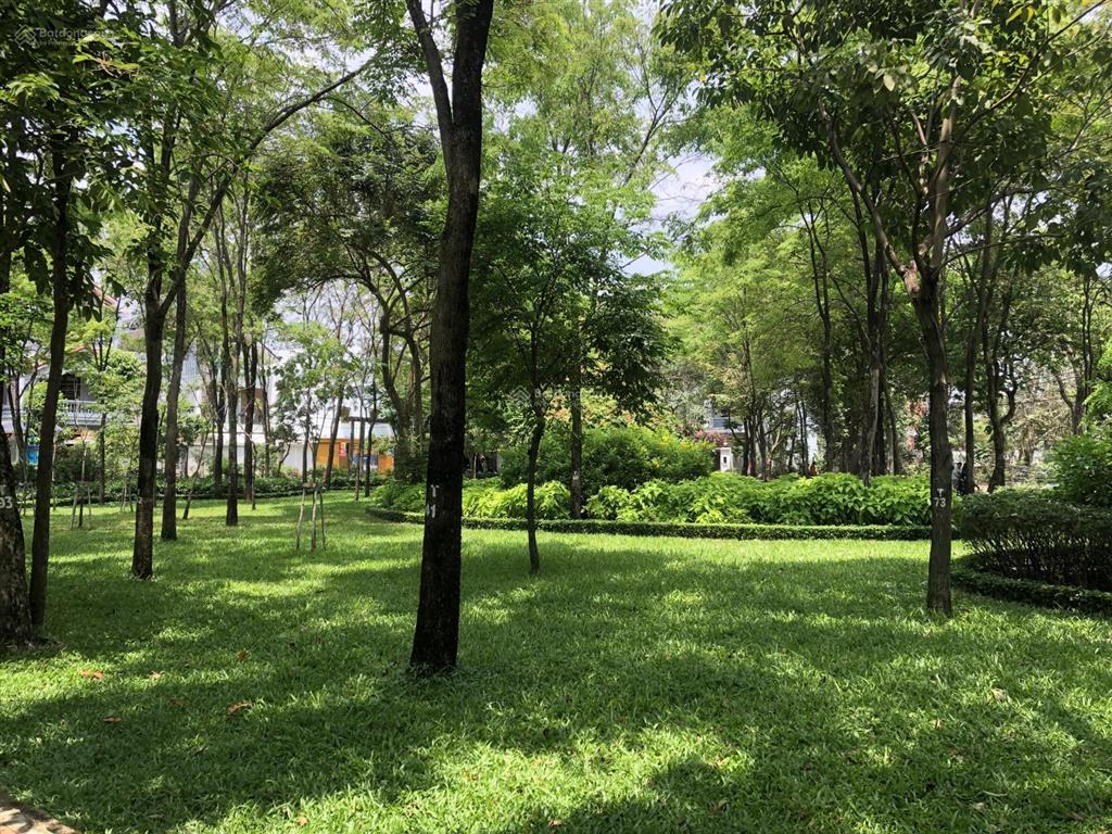 Cho thuê biệt thự view công viên kdc trung sơn. dt 10x20m, hầm 3 lầu, có thang máy  60 tr/tháng
