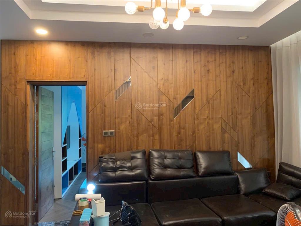 Cho thuê biệt thự view công viên kdc trung sơn. dt 10x20m, hầm 3 lầu, có thang máy  60 tr/tháng