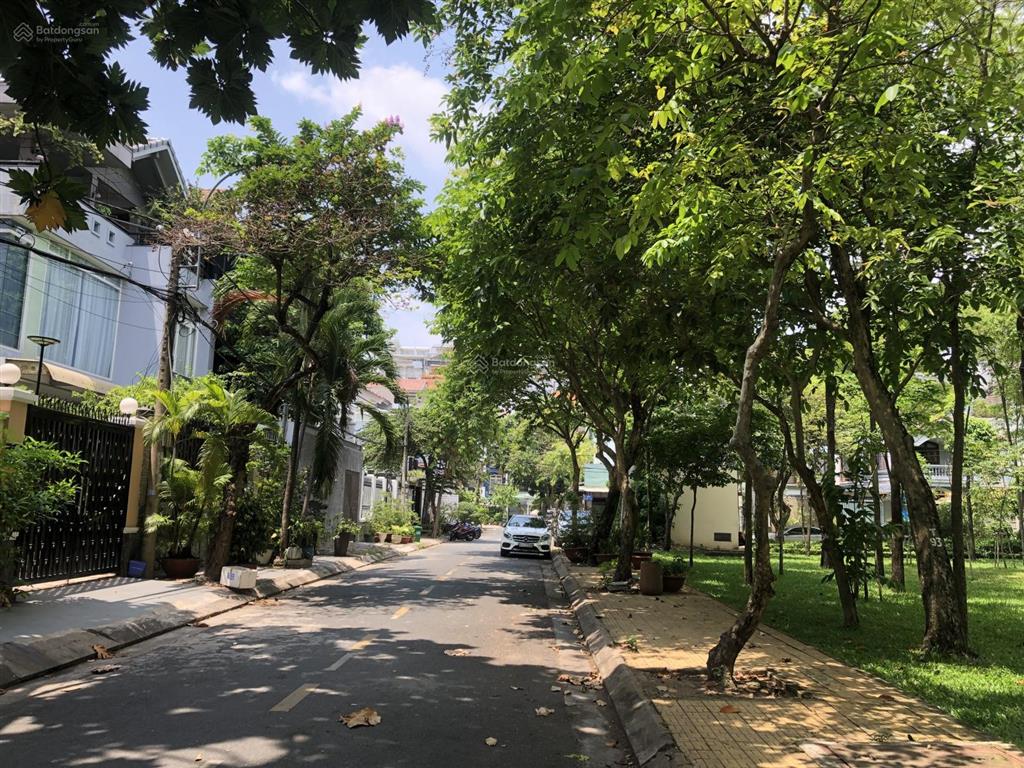 Cho thuê biệt thự view công viên kdc trung sơn. dt 10x20m, hầm 3 lầu, có thang máy  60 tr/tháng