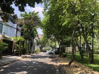 Cho thuê biệt thự view công viên kdc trung sơn. dt 10x20m, hầm 3 lầu, có thang máy  60 tr/tháng