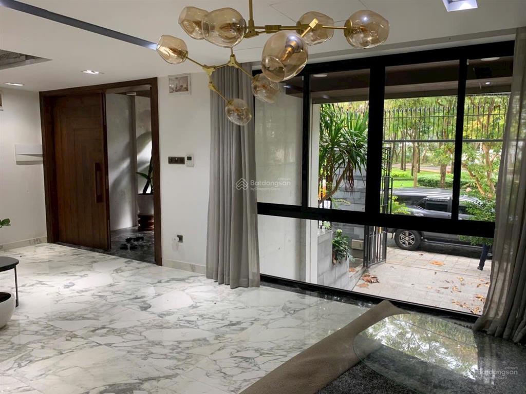 Cho thuê biệt thự view công viên kdc trung sơn. dt 10x20m, hầm 3 lầu, có thang máy  60 tr/tháng