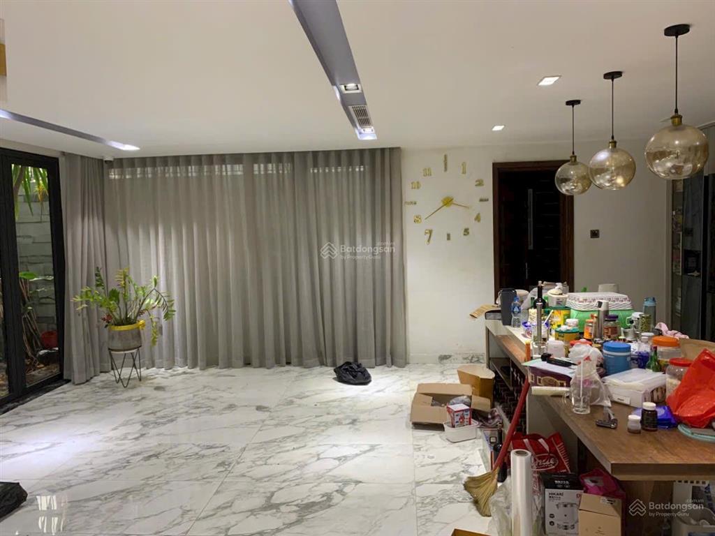 Cho thuê biệt thự view công viên kdc trung sơn. dt 10x20m, hầm 3 lầu, có thang máy  60 tr/tháng