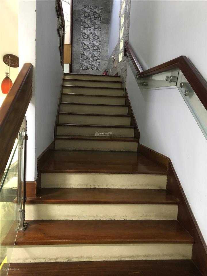Cho thuê nhà kdc trung sơn, dt 6x20m, hầm 4 lầu, nội thất gỗ cao cấp, nhà mới đẹp chỉ 35 tr/tháng
