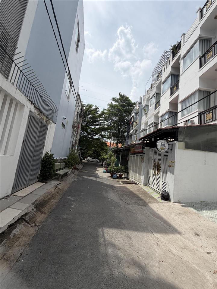 Bán gấp nhà mới 1 trệt 3 lầu kdc phước kiển, nhà bè, nhà mới đẹp, phong thủy tốt, full nội thất
