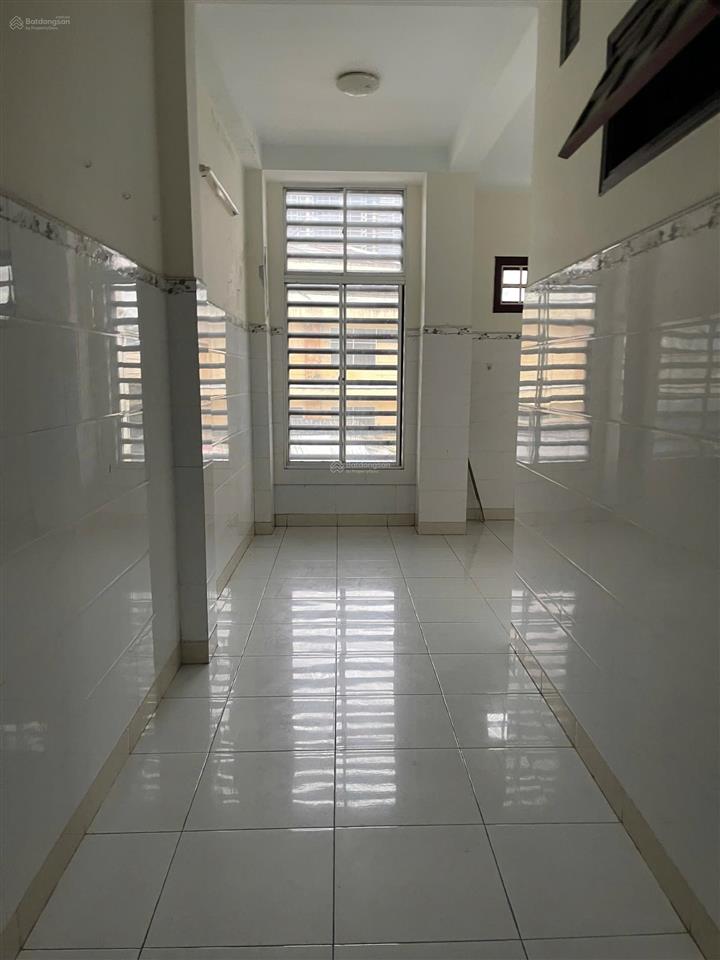 Bán nhà 2 tầng đường cách mạng tháng 8 giá siêu rẻ để đầu tư
