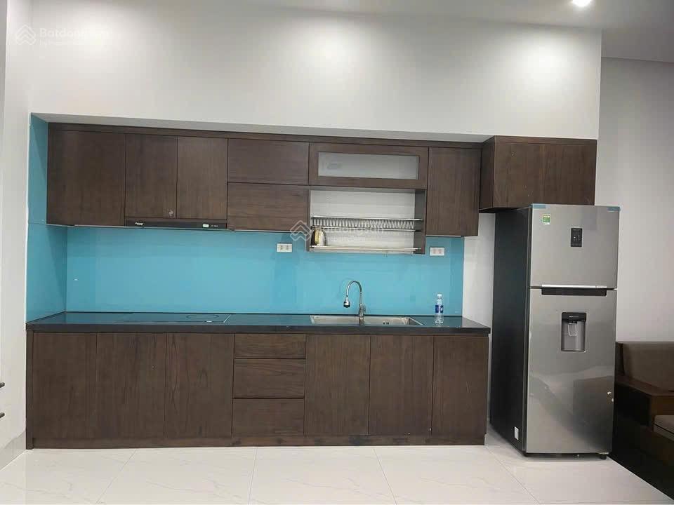Cho thuê nhà 3 tầng đẹp 6 pn mặt tiền đoàn khuê khu nam việt á