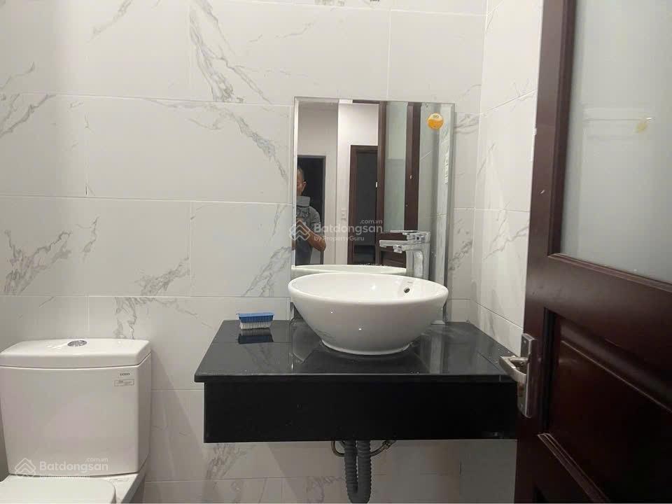 Cho thuê nhà 3 tầng đẹp 6 pn mặt tiền đoàn khuê khu nam việt á