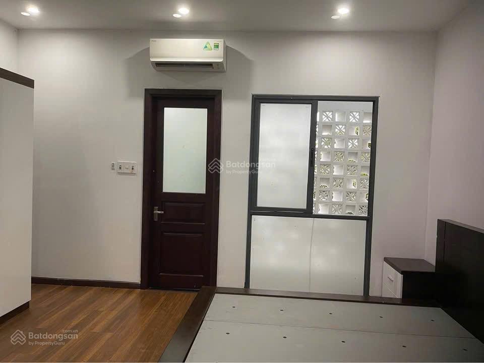 Cho thuê nhà 3 tầng đẹp 6 pn mặt tiền đoàn khuê khu nam việt á