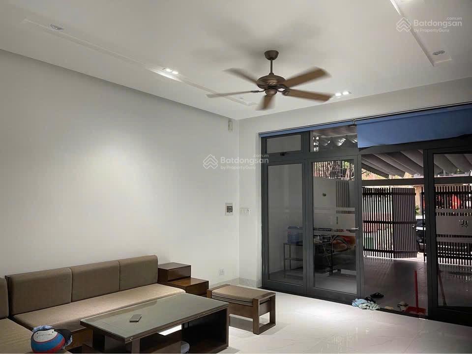 Cho thuê nhà 3 tầng đẹp 6 pn mặt tiền đoàn khuê khu nam việt á