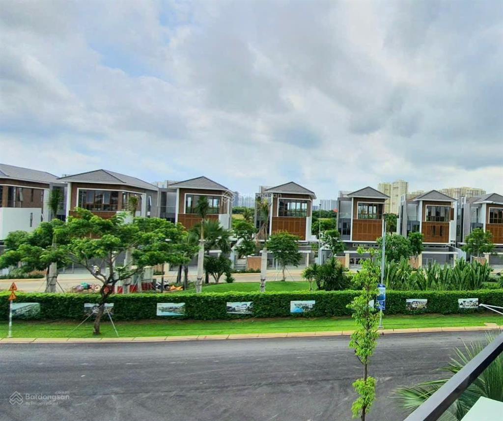 Bán biệt thự view công viên view sông lavila kiến á ,dt 10x20 . 1trệt 2lầu . sổ hồng . giá  29 tỷ