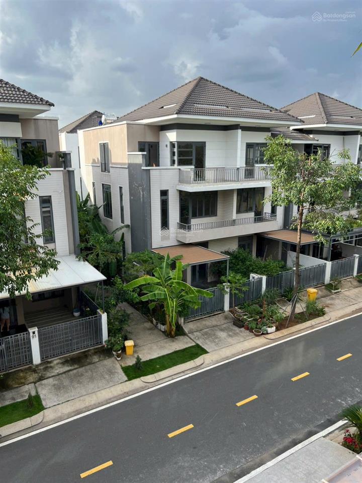 Bán biệt thự view công viên view sông lavila kiến á ,dt 10x20 . 1trệt 2lầu . sổ hồng . giá  29 tỷ