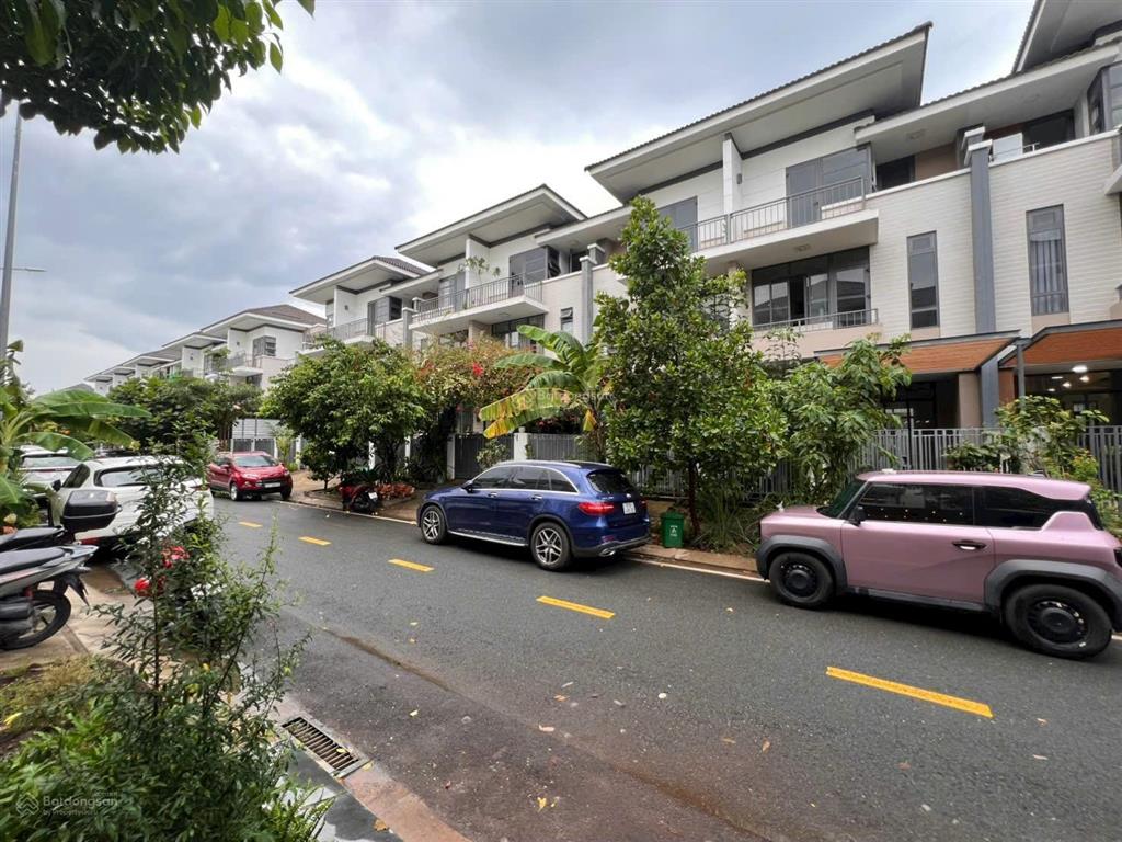 Bán biệt thự view công viên view sông lavila kiến á ,dt 10x20 . 1trệt 2lầu . sổ hồng . giá  29 tỷ