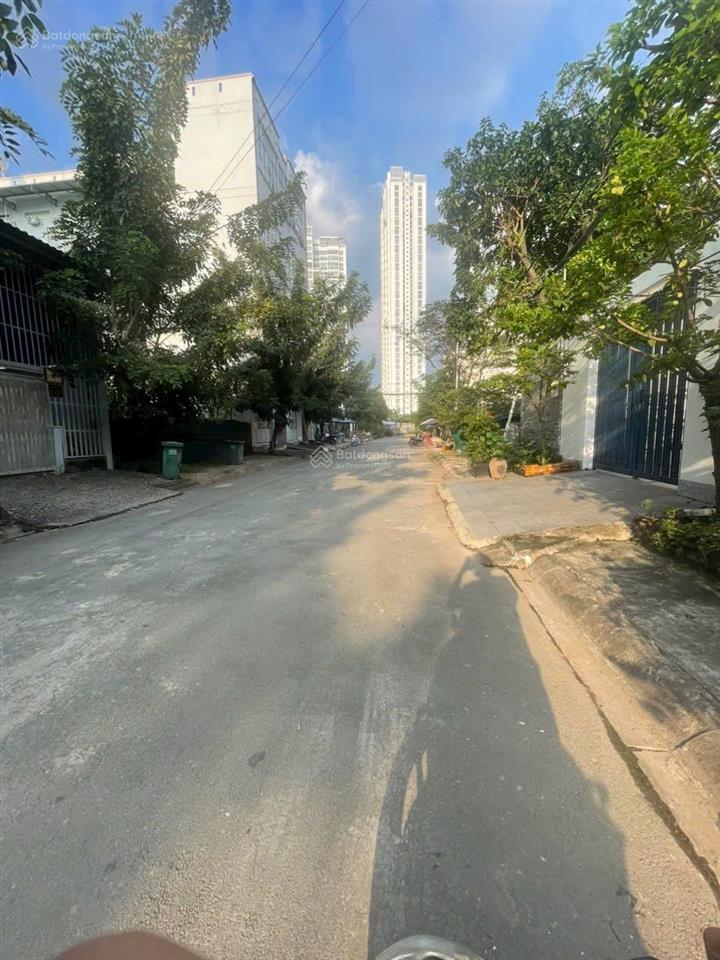 Cho thuê bt làng đại học khu ac, dt 10x25m, hầm 1 trệt 3 lầu, giá 40tr/tháng