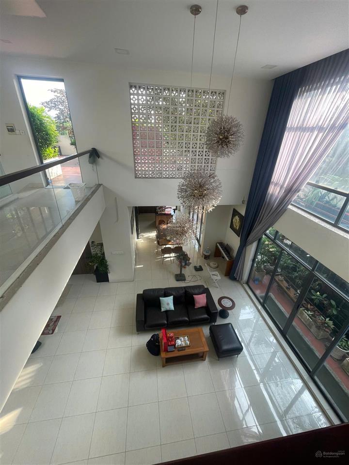 Cho thuê bt làng đại học khu ac, dt 10x25m, hầm 1 trệt 3 lầu, giá 45 triệu/tháng