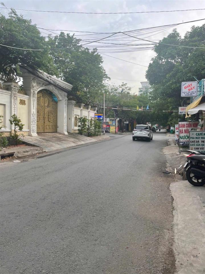 Cho thuê bt làng đại học khu ac, dt 10x25m, hầm 1 trệt 3 lầu, giá 40tr/tháng