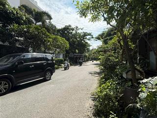 Cần bán gấp biệt thự làng đại học khu b, dt 6,8x20,5m 1 trệt 2 lầu. sổ hồng hoàn công.giá 9,7 tỷ
